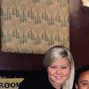 Meet your Posher, Alexis